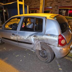 Motorista com suspeita de estar embriagado é preso com arma de fogo após causar acidente em Maringá Foto 7 Fotos de Motorista com suspeita de estar embriagado é preso com arma de fogo após causar acidente em Maringá