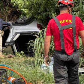 Motorista é socorrido de helicóptero após capotar carro na BR-376 Foto 12 Fotos de Motorista é socorrido de helicóptero após capotar carro na BR-376