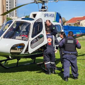 Motorista é socorrido de helicóptero após capotar carro na BR-376 Foto 3 Fotos de Motorista é socorrido de helicóptero após capotar carro na BR-376