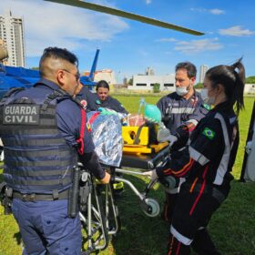 Motorista é socorrido de helicóptero após capotar carro na BR-376 Foto 6 Fotos de Motorista é socorrido de helicóptero após capotar carro na BR-376