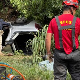 Motorista é socorrido de helicóptero após capotar carro na BR-376 Foto 8 Fotos de Motorista é socorrido de helicóptero após capotar carro na BR-376