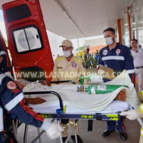 Rapaz é intubado após ter faca cravada no pescoço em Maringá Foto 5 Fotos de Rapaz é intubado após ter faca cravada no pescoço em Maringá