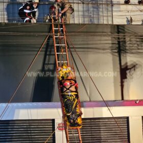 Trabalhador é intubado após sofrer choque de mais de 13 mil volts em Maringá Foto 10 Fotos de Trabalhador é intubado após sofrer choque de mais de 13 mil volts em Maringá