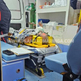 Homem morre após bater carro contra árvore em Maringá Foto 15 Fotos de Homem morre após bater carro contra árvore em Maringá