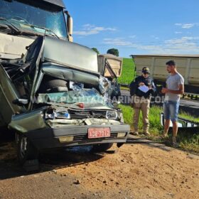 Câmera registra acidente com morte onde carro foi esmagado por carreta em Maringá Foto 6 Fotos de Câmera registra acidente com morte onde carro foi esmagado por carreta em Maringá