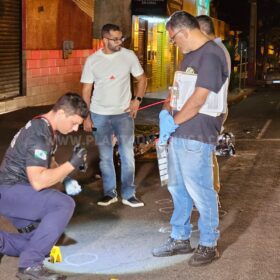 Ciclista é atropelado e executado com 26 tiros, em Sarandi Foto 12 Fotos de Ciclista é atropelado e executado com 26 tiros, em Sarandi
