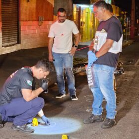 Ciclista é atropelado e executado com 26 tiros, em Sarandi Foto 13 Fotos de Ciclista é atropelado e executado com 26 tiros, em Sarandi
