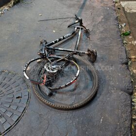 Ciclista é atropelado e executado com 26 tiros, em Sarandi Foto 5 Fotos de Ciclista é atropelado e executado com 26 tiros, em Sarandi