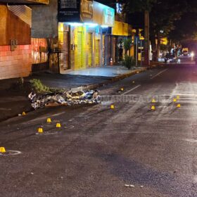 Ciclista é atropelado e executado com 26 tiros, em Sarandi Foto 10 Fotos de Ciclista é atropelado e executado com 26 tiros, em Sarandi