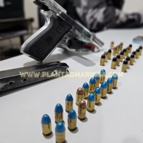 Câmera registrou tiroteio na saída de uma tabacaria que matou rapaz e deixou moça gravemente ferida em Sarandi Foto 4 Fotos de Câmera registrou tiroteio na saída de uma tabacaria que matou rapaz e deixou moça gravemente ferida em Sarandi