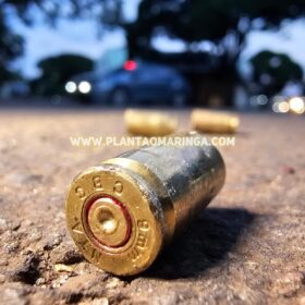 Homem é executado e moça baleada em ataque na saída de tabacaria em Sarandi Foto 5 Fotos de Homem é executado e moça baleada em ataque na saída de tabacaria em Sarandi