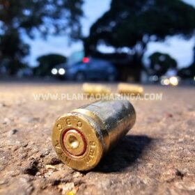 Homem é executado e moça baleada na saída de tabacaria em Sarandi Foto 2 Fotos de Homem é executado e moça baleada na saída de tabacaria em Sarandi
