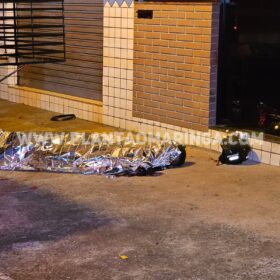Homem é executado e moça baleada na saída de tabacaria em Sarandi Foto 6 Fotos de Homem é executado e moça baleada na saída de tabacaria em Sarandi