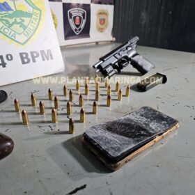 Homem faccionado ao PCC suspeito de matar duas pessoas é preso em Sarandi, com duas armas de fogo Foto 10 Fotos de Homem faccionado ao PCC suspeito de matar duas pessoas é preso em Sarandi, com duas armas de fogo