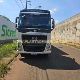 Homem tem pernas esmagadas e morre após ser atropelado por carreta em Maringá Foto 3 Fotos de Homem tem pernas esmagadas e morre após ser atropelado por carreta em Maringá