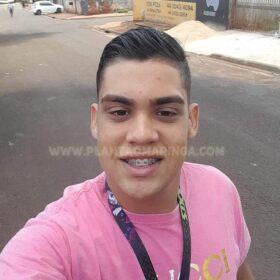 Jovem de 18 anos morre após sair do trabalho e sofrer acidente de moto em Maringá Foto 2 Fotos de Jovem de 18 anos morre após sair do trabalho e sofrer acidente de moto em Maringá