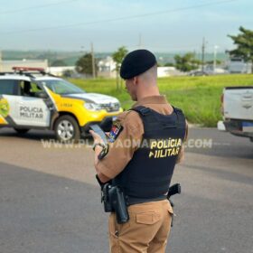 Jovem é socorrido só de cueca e afirma que foi sequestrado e teve a caminhonete roubada em Maringá Foto 8 Fotos de Jovem é socorrido só de cueca e afirma que foi sequestrado e teve a caminhonete roubada em Maringá
