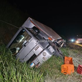 Motociclista morre após bater em três carretas, um caminhão e um carro em Marialva Foto 14 Fotos de Motociclista morre após bater em três carretas, um caminhão e um carro em Marialva