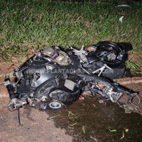 Motociclista morre após bater em três carretas, um caminhão e um carro em Marialva Foto 10 Fotos de Motociclista morre após bater em três carretas, um caminhão e um carro em Marialva