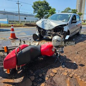 Motorista derruba poste e bate em motociclista em Maringá Foto 7 Fotos de Motorista derruba poste e bate em motociclista em Maringá