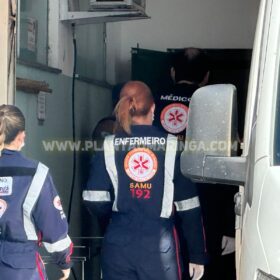 Três pessoas foram baleadas após um ataque a tiros em uma borracharia em Sarandi Foto 4 Fotos de Três pessoas foram baleadas após um ataque a tiros em uma borracharia em Sarandi