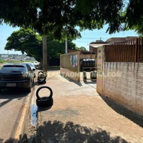 Três pessoas foram baleadas após um ataque a tiros em uma borracharia em Sarandi Foto 6 Fotos de Três pessoas foram baleadas após um ataque a tiros em uma borracharia em Sarandi