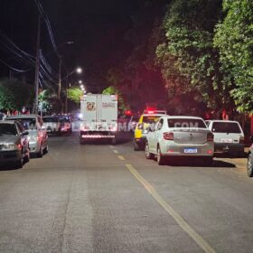 Empresário maringaense é executado com 12 tiros na frente da mãe por criminoso usando terno e capuz Foto 9 Fotos de Empresário maringaense é executado com 12 tiros na frente da mãe por criminoso usando terno e capuz