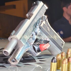 Homem confunde policiais com integrantes de grupo rival e acaba baleado após apontar arma para Rotam, em Sarandi Foto 6 Fotos de Homem confunde policiais com integrantes de grupo rival e acaba baleado após apontar arma para Rotam, em Sarandi