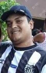 Homem dentro de carro com esposa e filhos é executado com 16 tiros em Sarandi Foto 11 Fotos de Homem dentro de carro com esposa e filhos é executado com 16 tiros em Sarandi