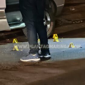 Homem dentro de carro com esposa e filhos é executado com 16 tiros em Sarandi Foto 3 Fotos de Homem dentro de carro com esposa e filhos é executado com 16 tiros em Sarandi