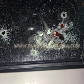 Homem dentro de carro com esposa e filhos é executado com 16 tiros em Sarandi Foto 9 Fotos de Homem dentro de carro com esposa e filhos é executado com 16 tiros em Sarandi