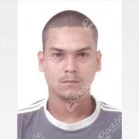 Homem dentro de carro com esposa e filhos é executado com 16 tiros em Sarandi Foto 10 Fotos de Homem dentro de carro com esposa e filhos é executado com 16 tiros em Sarandi