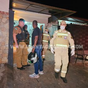 Homem é baleado em atentado a tiros em bar na cidade de Sarandi Foto 2 Fotos de Homem é baleado em atentado a tiros em bar na cidade de Sarandi