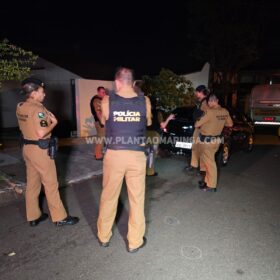 Homem e cachorro são baleados em ataque a tiros na noite de domingo, em Maringá Foto 13 Fotos de Homem e cachorro são baleados em ataque a tiros na noite de domingo, em Maringá