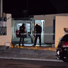 Homem e cachorro são baleados em ataque a tiros na noite de domingo, em Maringá Foto 14 Fotos de Homem e cachorro são baleados em ataque a tiros na noite de domingo, em Maringá