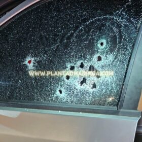 Homem morre após ser alvejado por diversos tiros dentro de carro, em Sarandi Foto 5 Fotos de Homem morre após ser alvejado por diversos tiros dentro de carro, em Sarandi