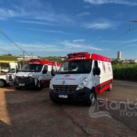 Engavetamento entre três caminhões deixa duas pessoas presas às ferragens em Maringá Foto 3 Fotos de Engavetamento entre três caminhões deixa duas pessoas presas às ferragens em Maringá