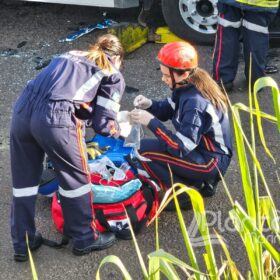 Engavetamento entre três caminhões deixa duas pessoas presas às ferragens em Maringá Foto 12 Fotos de Engavetamento entre três caminhões deixa duas pessoas presas às ferragens em Maringá