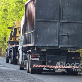 Engavetamento entre três caminhões deixa duas pessoas presas às ferragens em Maringá Foto 15 Fotos de Engavetamento entre três caminhões deixa duas pessoas presas às ferragens em Maringá