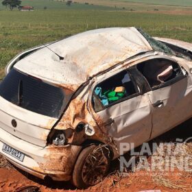 Fotos de Motorista é preso após carro com maconha capotar - parte da carga foi saqueada por outros motoristas
