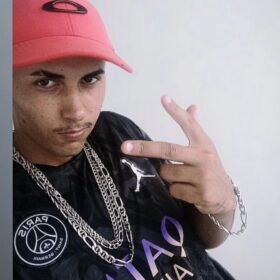 Jovem atropelado e executado em Sarandi teria trocado de roupa com amigo para despistar assassinos Foto 5 Fotos de Jovem atropelado e executado em Sarandi teria trocado de roupa com amigo para despistar assassinos