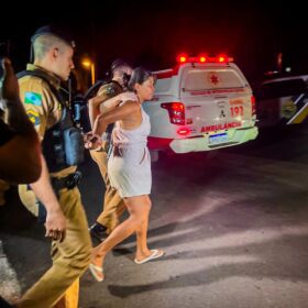 Mulher é presa após esfaquear e deixar homem em estado grave em Maringá Foto 1 Fotos de Mulher é presa após esfaquear e deixar homem em estado grave em Maringá