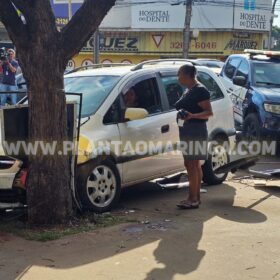 Vídeo: motorista perde controle e atropela mulheres na calçada em Sarandi Foto 4 Fotos de Vídeo: motorista perde controle e atropela mulheres na calçada em Sarandi