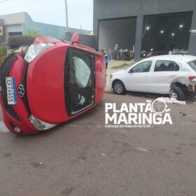 Carro capota após colisão em Maringá; câmera de segurança registra acidente Foto 4 Fotos de Carro capota após colisão em Maringá; câmera de segurança registra acidente
