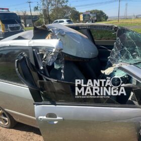 Carro fica destruído após colisão traseira com caminhão na PR-317 em Maringá Foto 4 Fotos de Carro fica destruído após colisão traseira com caminhão na PR-317 em Maringá