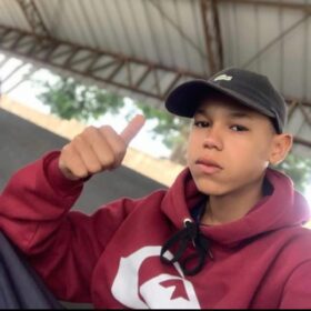 Câmera de segurança registra menino de 12 anos sendo executado com tiros na cabeça Foto 5 Fotos de Câmera de segurança registra menino de 12 anos sendo executado com tiros na cabeça