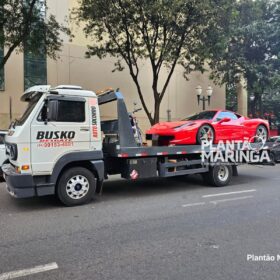 Ferrari avaliada em quase R$ 2 milhões é guinchada em Maringá por débito de R$ 90 reais Foto 3 Fotos de Ferrari avaliada em quase R$ 2 milhões é guinchada em Maringá por débito de R$ 90 reais