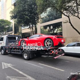 Ferrari avaliada em quase R$ 2 milhões é guinchada em Maringá por débito de R$ 90 reais Foto 1 Fotos de Ferrari avaliada em quase R$ 2 milhões é guinchada em Maringá por débito de R$ 90 reais