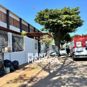 Jovem é executado na porta de escola e mãe fica sentada ao lado do corpo do filho Foto 2 Fotos de Jovem é executado na porta de escola e mãe fica sentada ao lado do corpo do filho