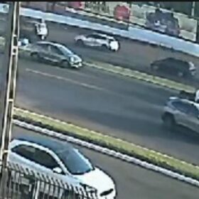 Condutora para repentinamente na Avenida Colombo e provoca grave acidente em Maringá Foto 7 Fotos de Condutora para repentinamente na Avenida Colombo e provoca grave acidente em Maringá